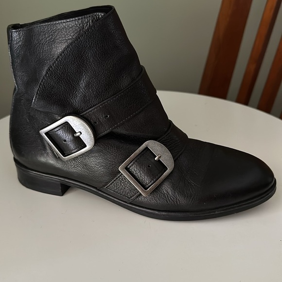 Via Spiga Booties Wrap Buckle Moto Biker Leather Block Heel Boot Fold Over Flaw - Picture 1 of 17